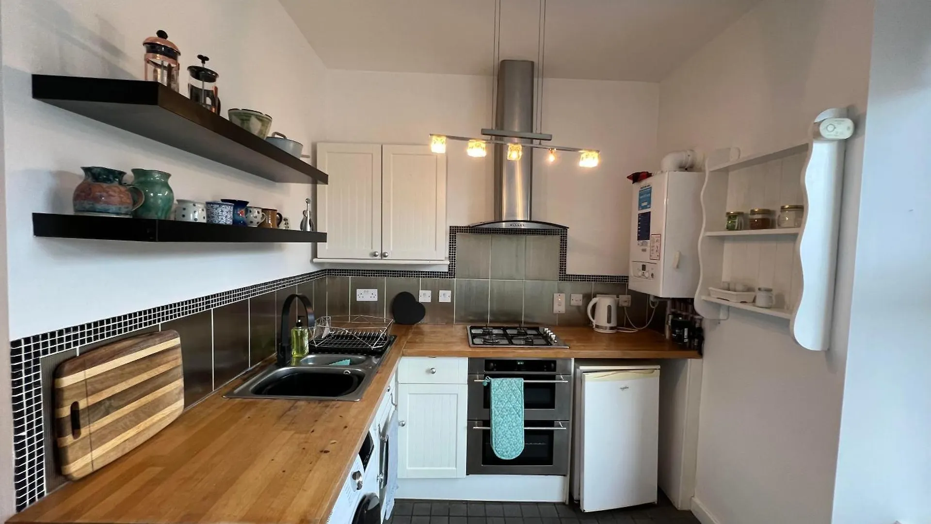 Stunning 2 Bed Flat In Central Canton, Cardiff Apartment