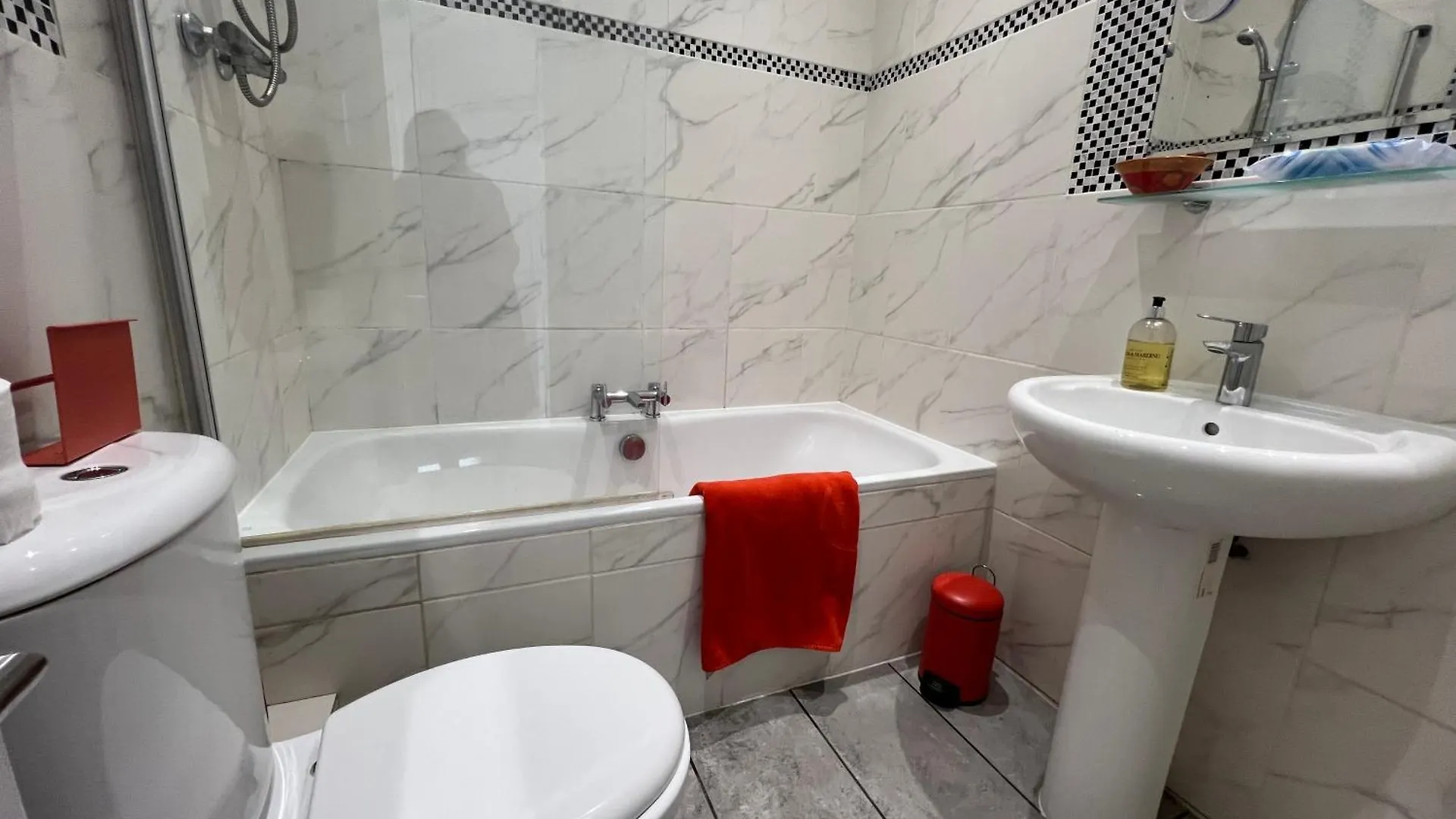 Stunning 2 Bed Flat In Central Canton, Cardiff Apartment United Kingdom
