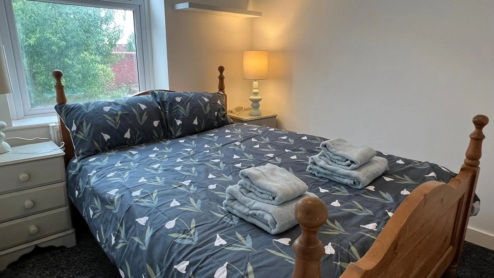 Stunning 2 Bed Flat In Central Canton, Cardiff Apartment United Kingdom
