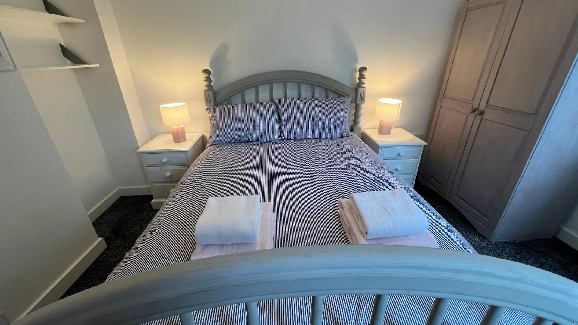Stunning 2 Bed Flat In Central Canton, Cardiff Apartment